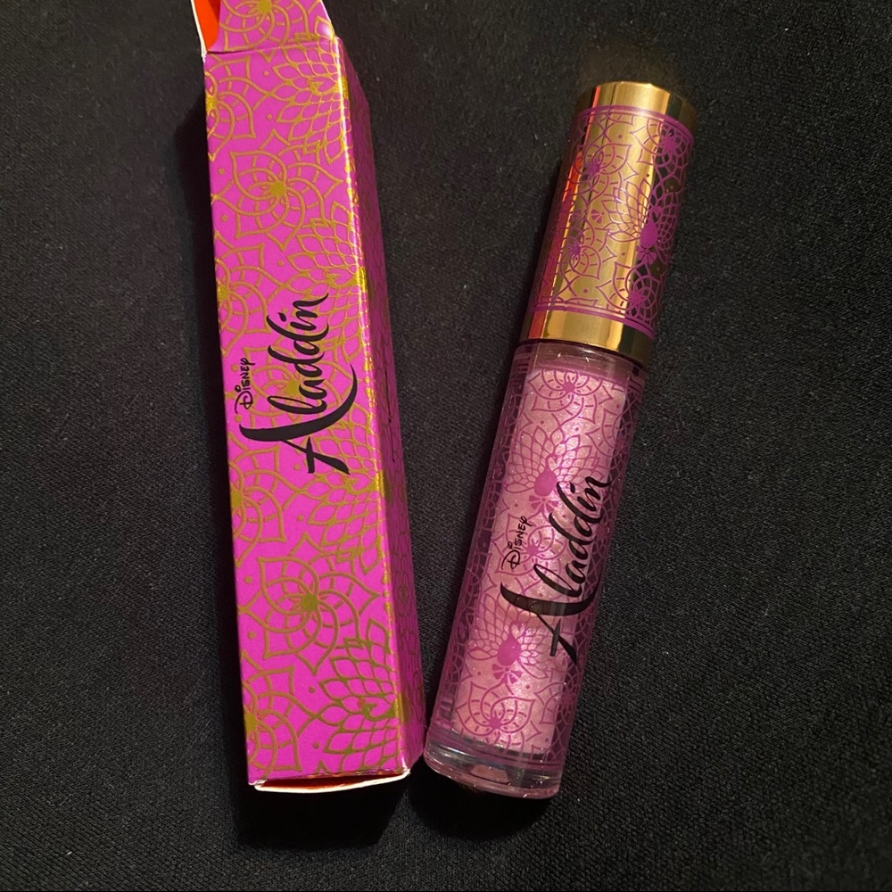 MAC Aladdin lipglass in ‘Magic Carpet Ride’
